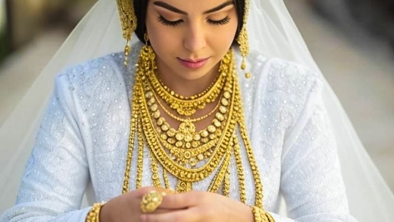 Turkish bride donates wedding gold for Gaza aid