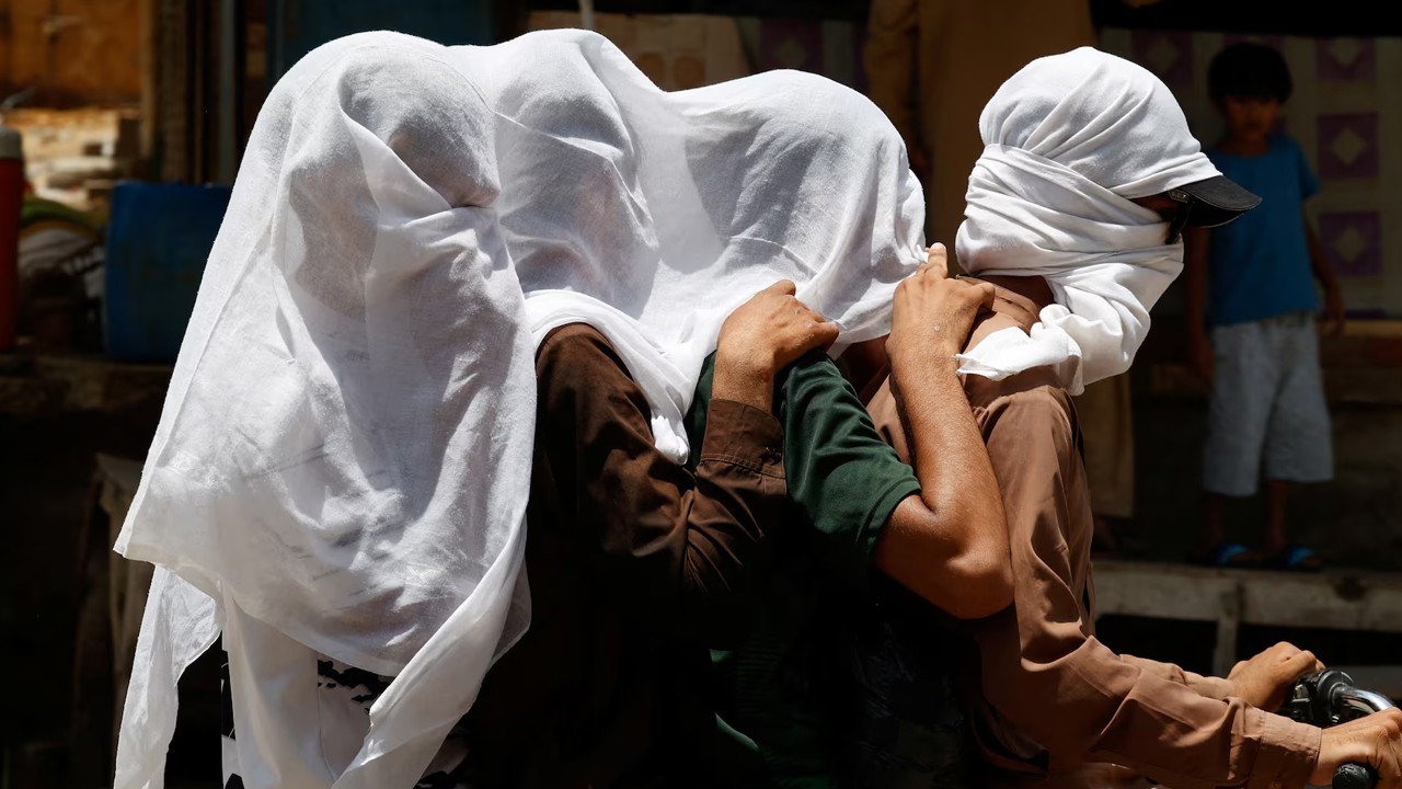 Sibi sizzles at 50°C as heatwave grips majority of Pakistan cities
