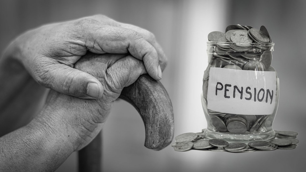 Family of deceased govt servant to receive pension for only 10 years