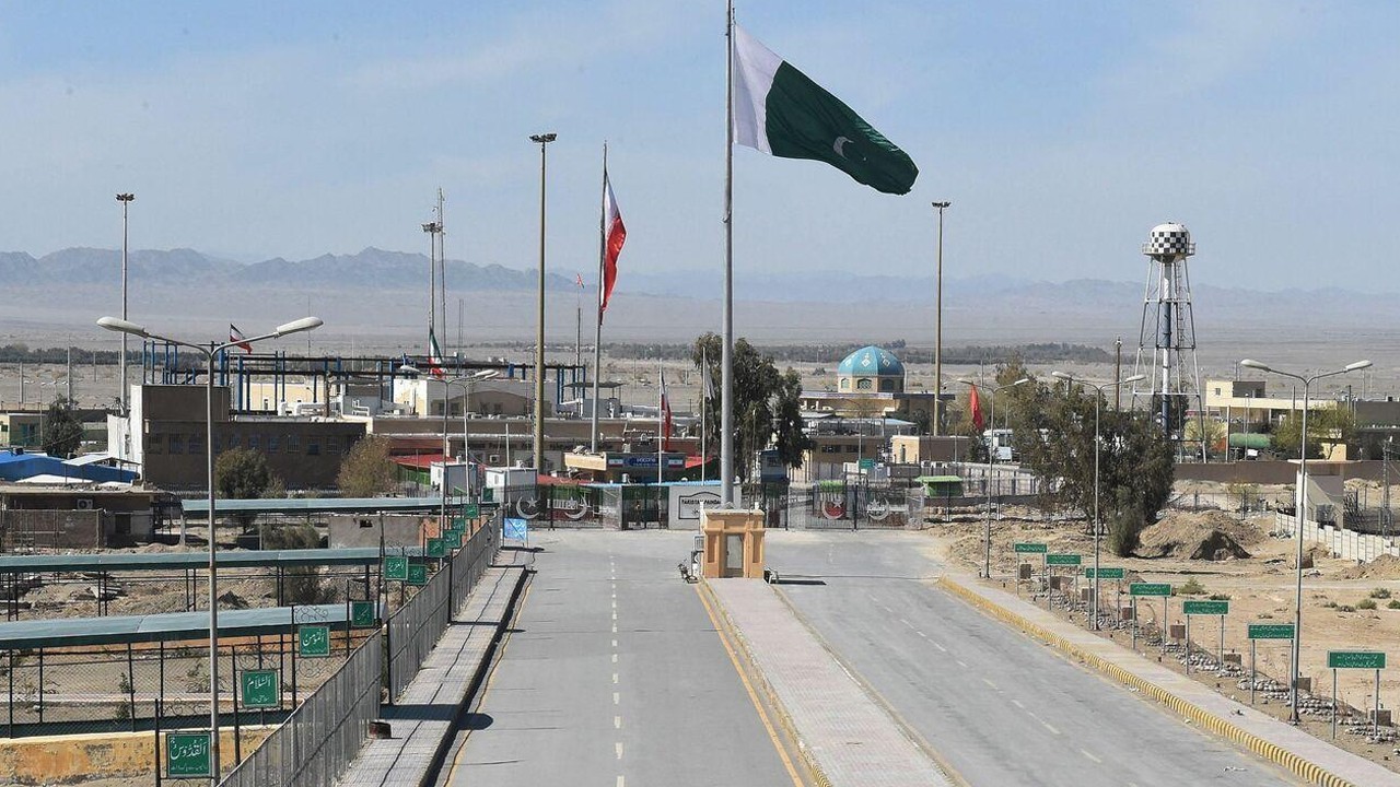 Pakistan to evacuate diplomats' families, non-essential staff from Iran
