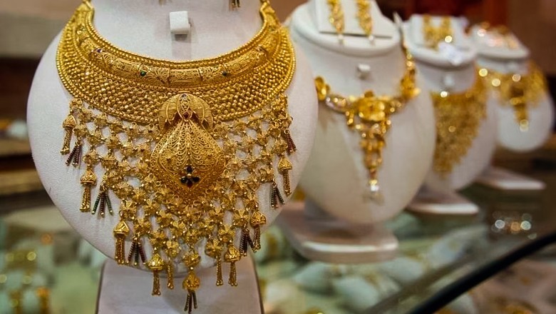 Gold price up by Rs6,600/tola in Pakistan
