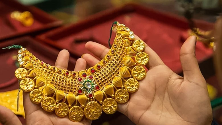 Gold price rises Rs3,200 per tola in Pakistan