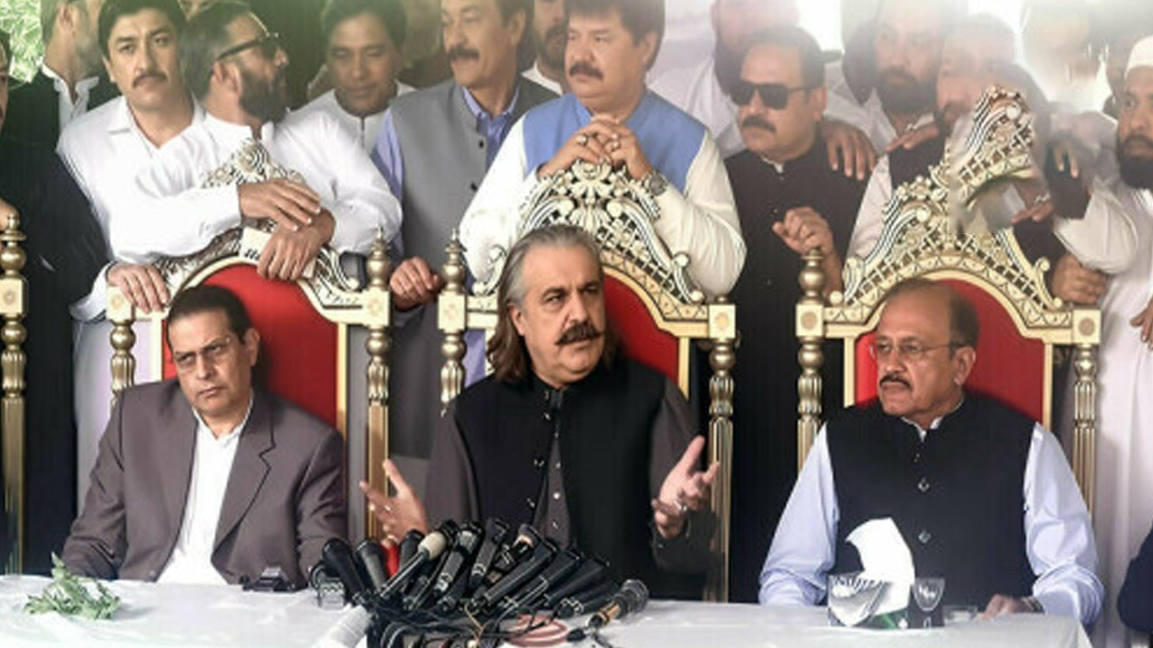 PTI expels five MNAs for defying party line