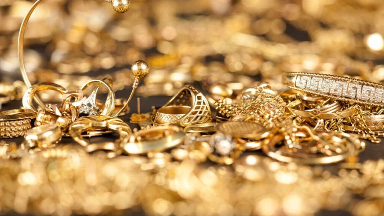 Gold price continues upward trend in Pakistan