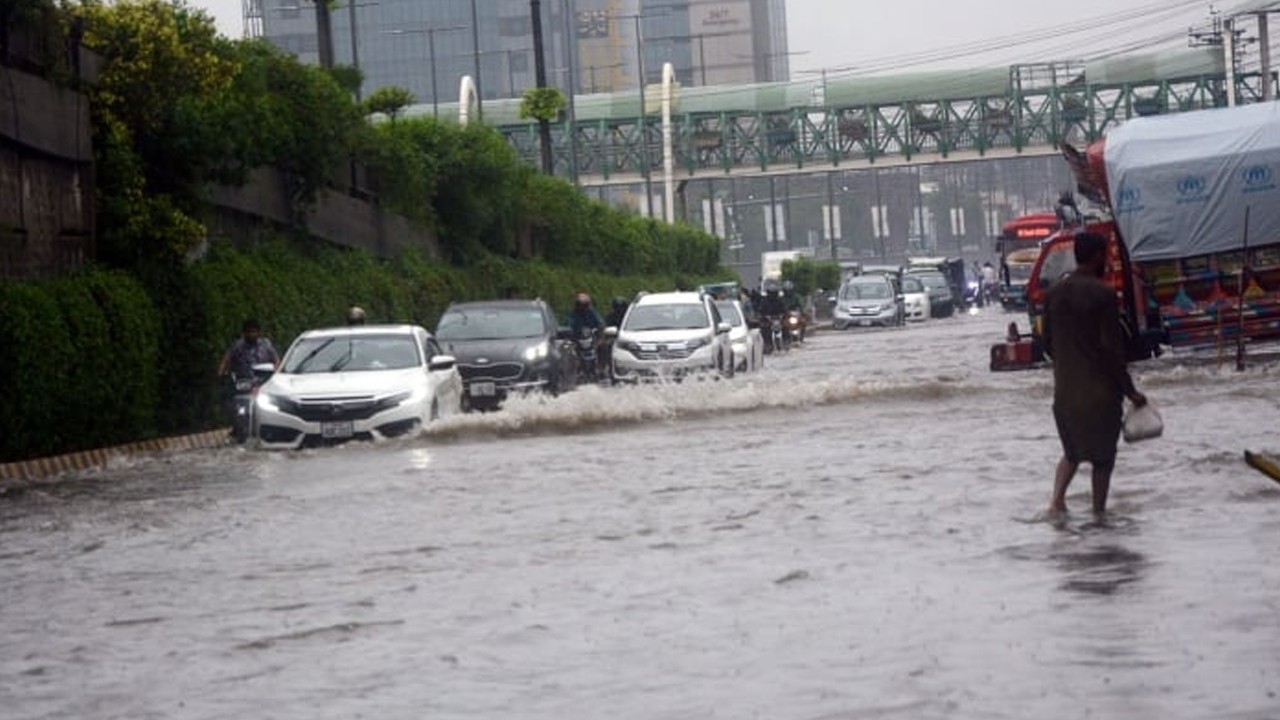 PMD: Strong monsoon system to bring heavy rains across Pakistan from tomorrow