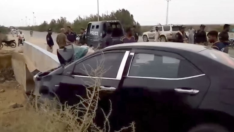 Four dead, several injured in overspeeding accident on Karachi’s Hawksbay Road