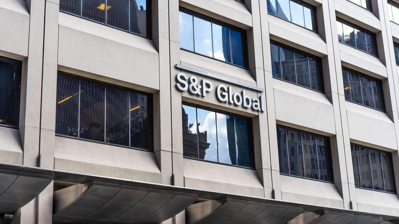 Global agency upgrades Pakistan’s credit rating to ‘B Minus’