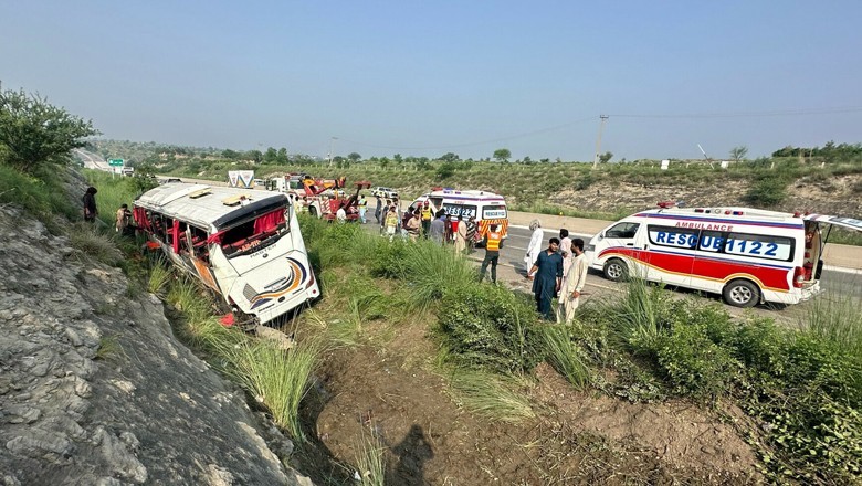 10 passengers dead in two separate bus accidents in Islamabad, Jamshoro