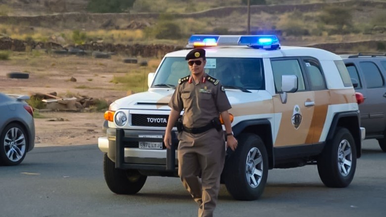 Saudi Arabia arrests 30 govt employees over Hajj permit corruption