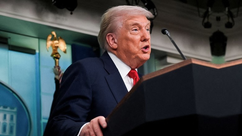 Trump administration likely to lay off 300,000 employees