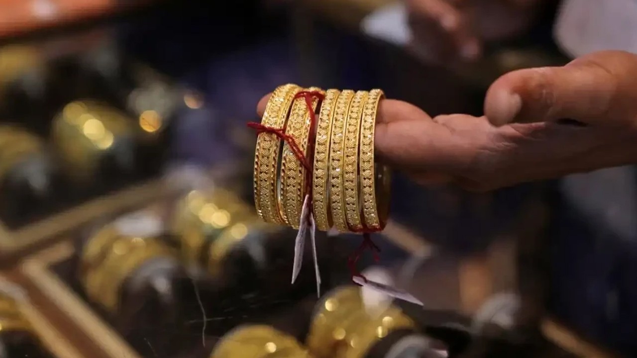 Gold prices surge by Rs4,100 in Pakistan