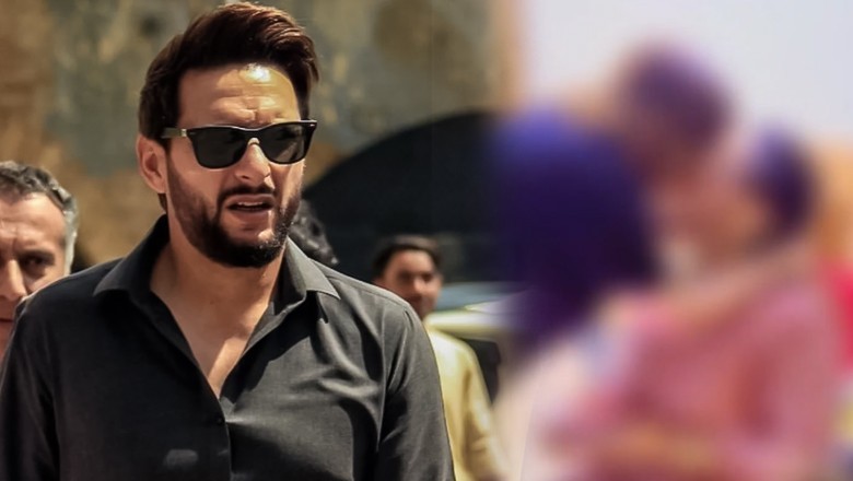 Shahid Afridi lauds Peshawar police after two TikTokers arrested over 'indecent videos'