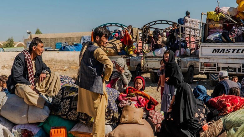 UN asks Pakistan to stop sending refugees back after deadly quake in Afghanistan