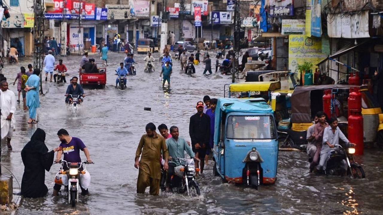 Urban flooding alert issued as heavy rains expected in Karachi
