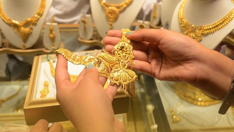 Gold price rises Rs2,500 per tola in Pakistan