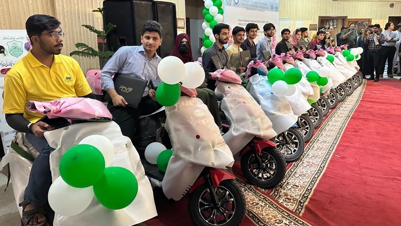 Intermediate position holders in Karachi to receive electric bikes under PM’s program
