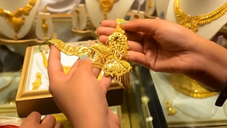 Gold prices surge by Rs3,500/tola in Pakistan after record drop