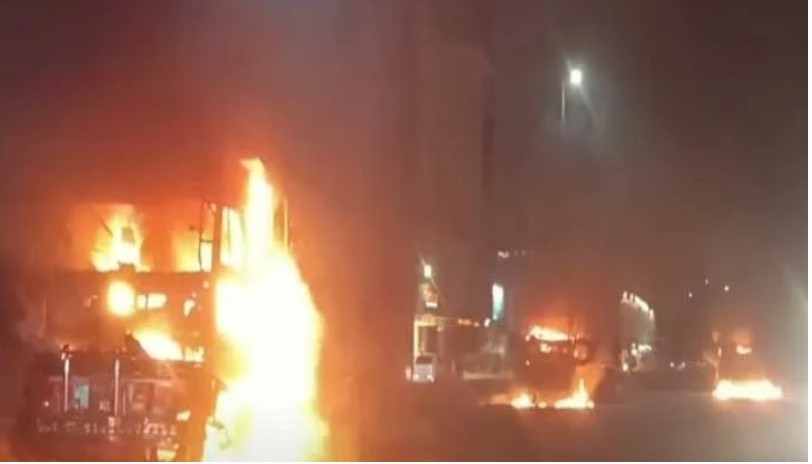 Karachi: Dumper accident sparks protest, Liaquat Mehsud’s guard fires shots