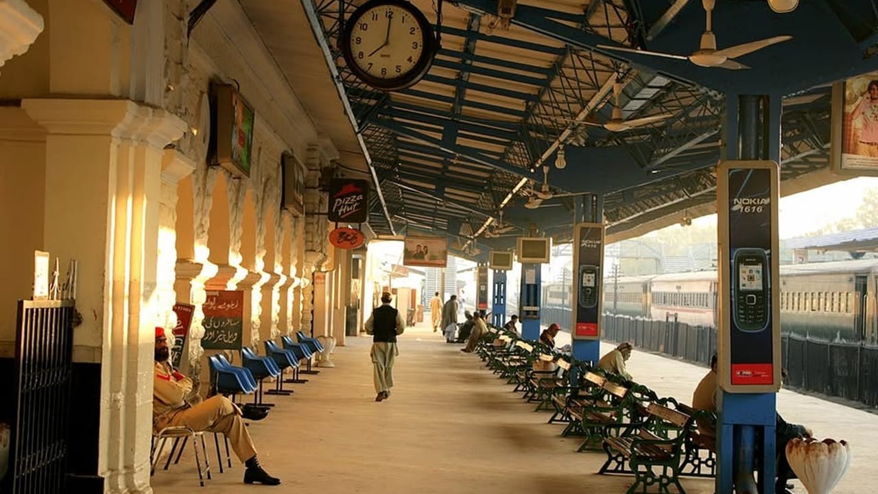 PM Shehbaz inaugurates upgraded Karachi Cantt station, launches Shalimar Express