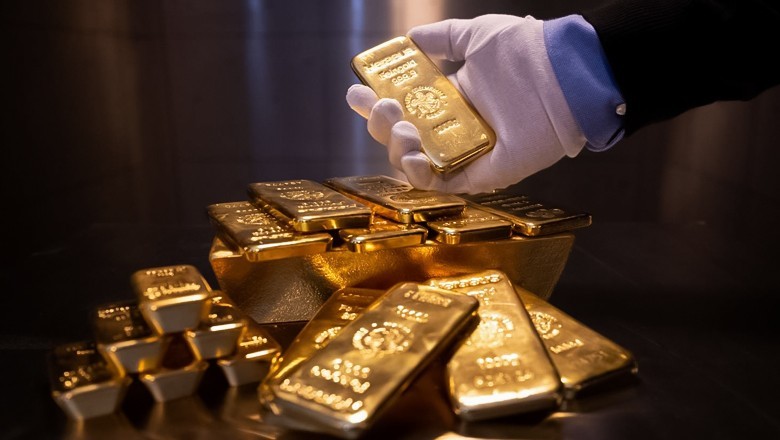 Gold rates slide to Rs426,562 per tola today