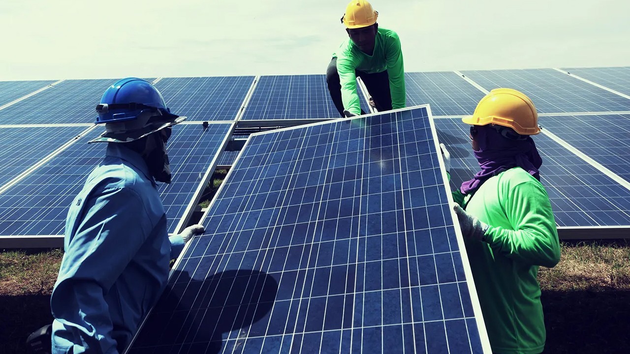 Federal govt temporarily suspends GST on solar consumers