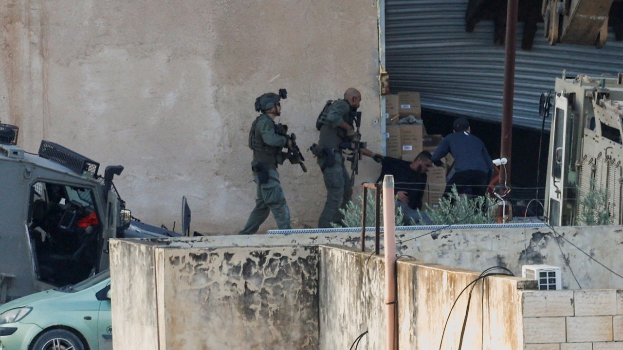Video shows Israeli soldiers shooting Palestinians dead after surrender