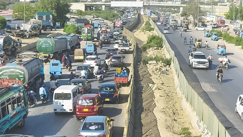 KMC reveals NOC conditions for Trans Karachi Red Line Bus Project following NIPA tragedy