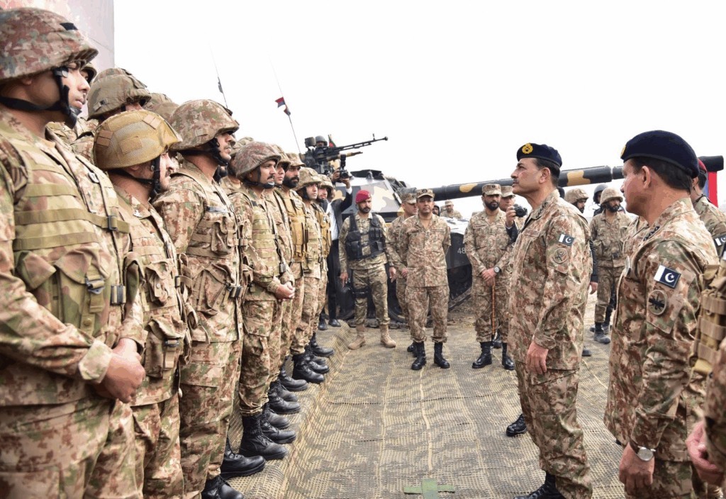 CDF Munir reviews combat readiness during visits to Gujranwala, Sialkot garrisons