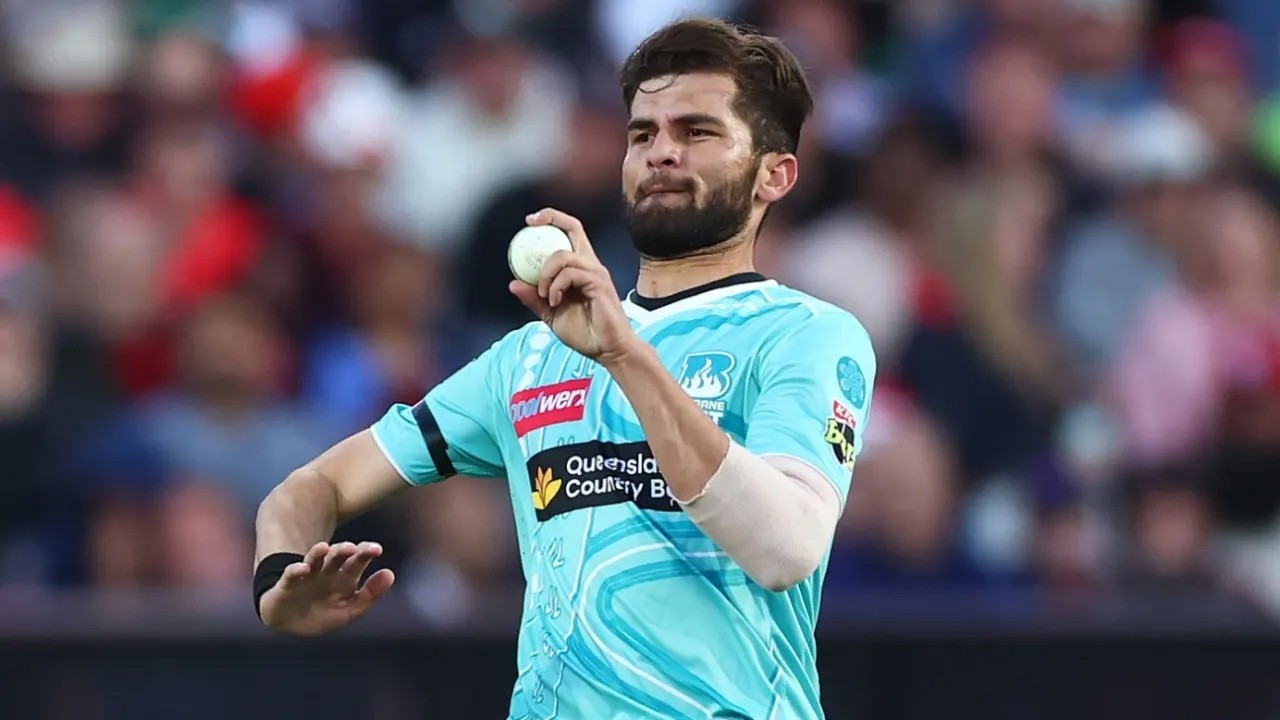 Shaheen Afridi taken off attack after bowling beamers in BBL debut