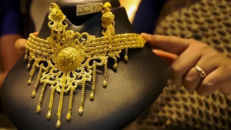 Gold prices drop by Rs4000 in Pakistan