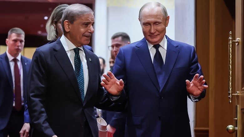 Pakistan in talks with Russia for oil deal