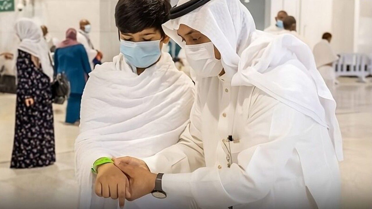 Saudi Arabia introduces safety wristbands for children at Haram to prevent separation