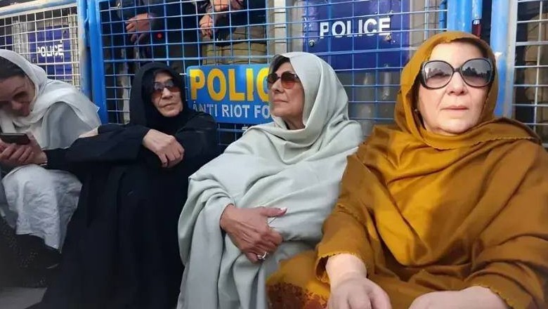 Terrorism case lodged against Imran Khan's sisters, PTI leaders