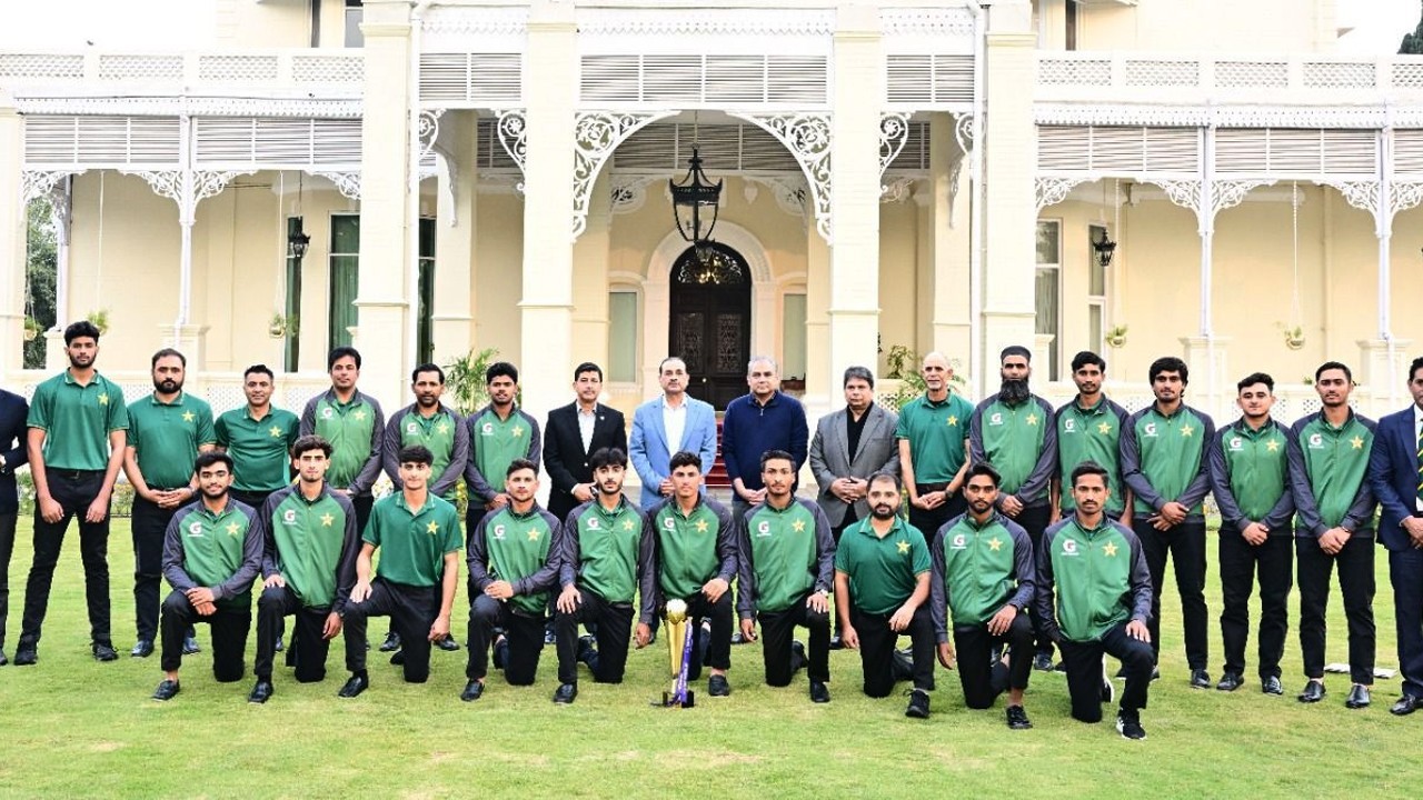 CDF Asim Munir meets Pakistan Under-19 team after Asia Cup triumph over India