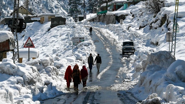 Snow covers valleys in Khyber Pakhtunkhwa, Azad Kashmir, and Gilgit-Baltistan