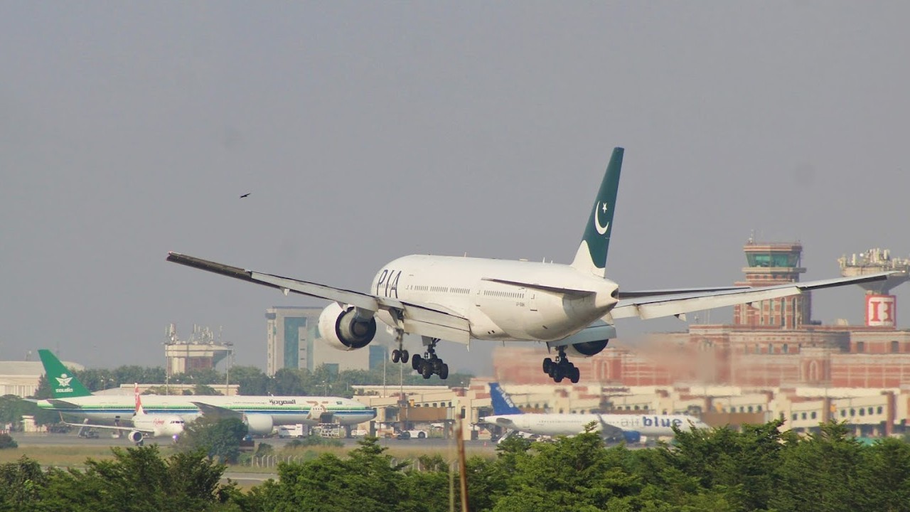 Temporary flight halt announced at Islamabad airport