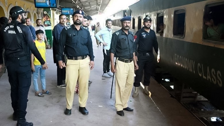 Railway police return lost Rs3.8 million to passenger in Karachi