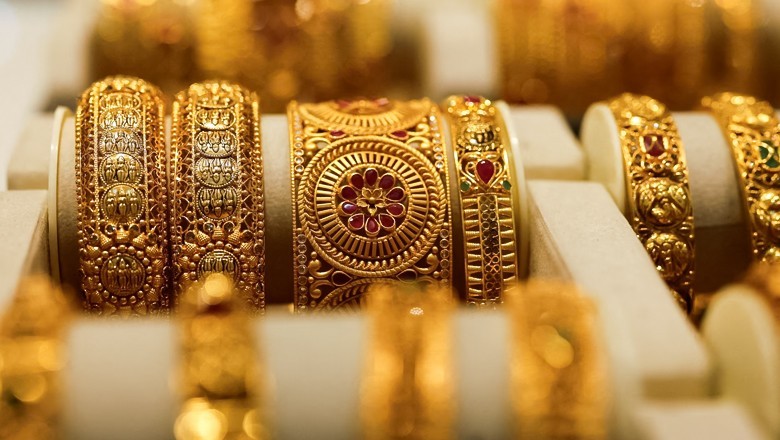 Gold price drop by Rs10,700 per tola in Pakistan