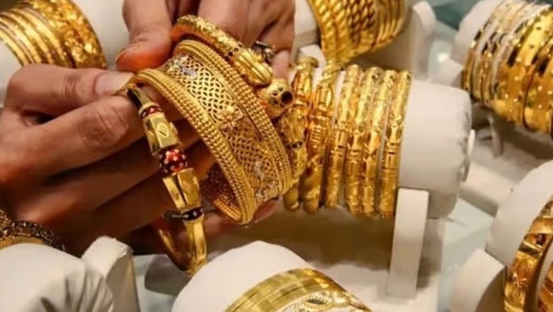 Gold prices fell by Rs2,500 in Pakistan