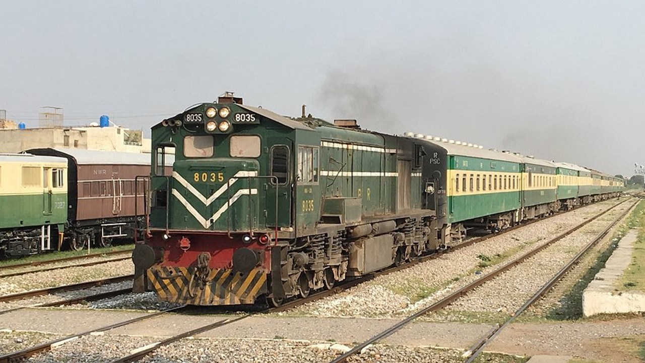 Pakistan Railways posts record revenue of over Rs 93 billion in 2025