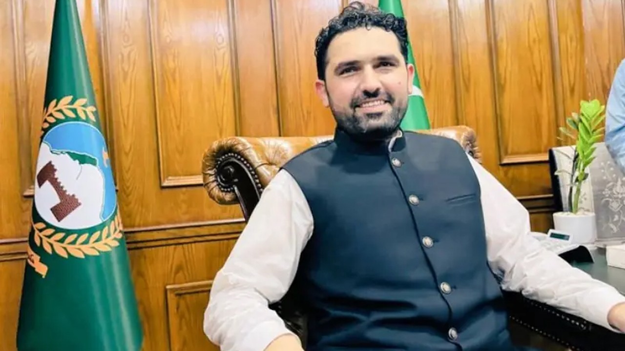 After Lahore tour, KP CM Afridi to take PTI campaign to Karachi