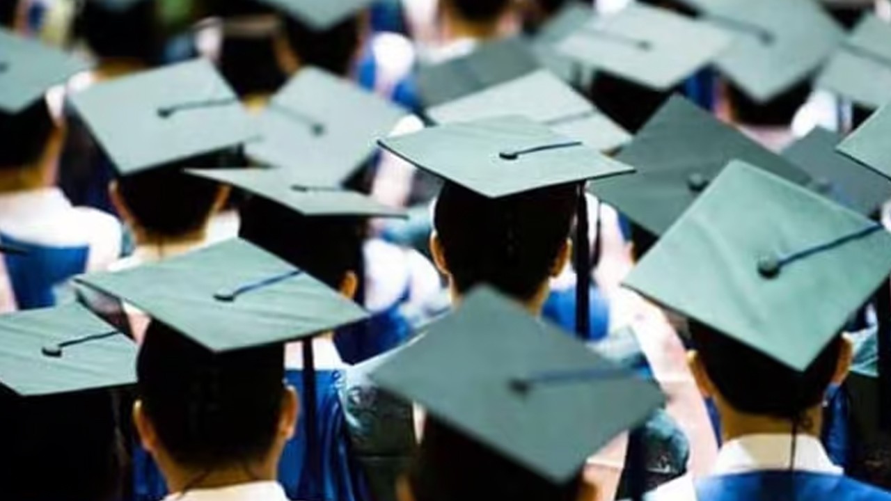 Literacy rate in Pakistan rises to 63%, shows national survey