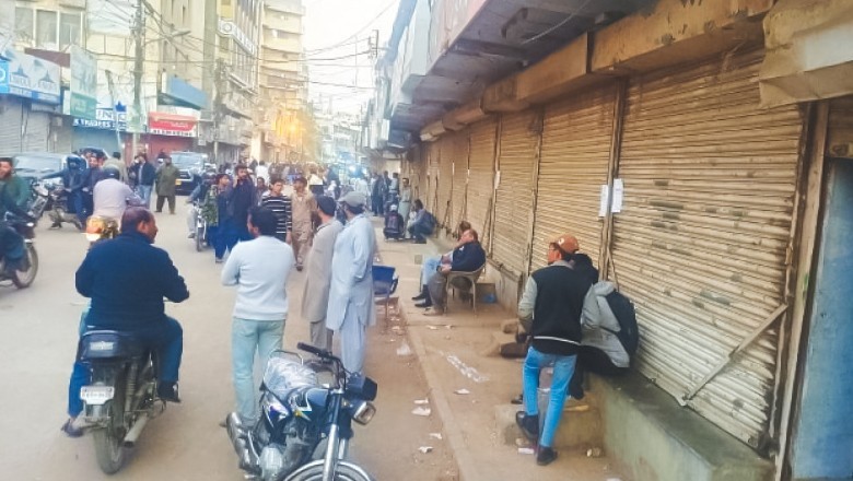 Akbar Road bike market shut for 4th day as traders in Karachi await settlement