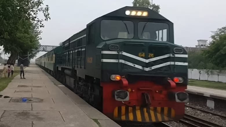 Sindh govt considers purchase of six modern trains in coordination with Railways