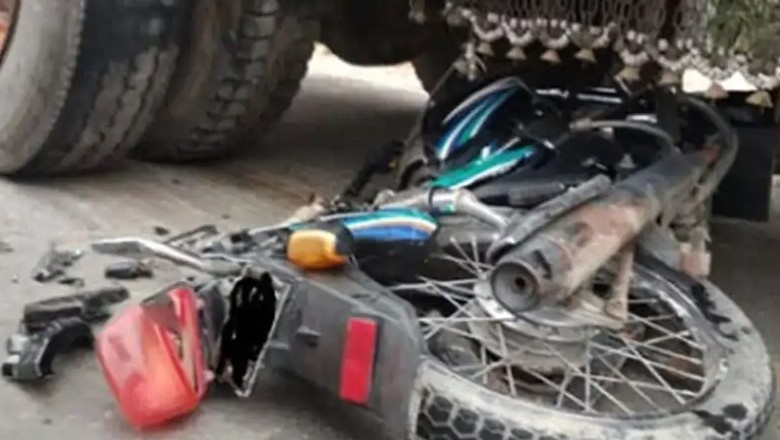 Speeding trailer runs over, kills motorcyclist in Karachi's Shershah