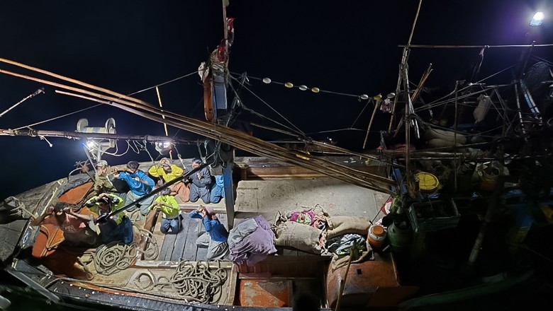 India detains nine Pakistani fishermen, seizes fishing vessel