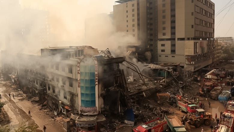 Karachi commissioner summons fire chief as investigation into Gul Plaza inferno begins