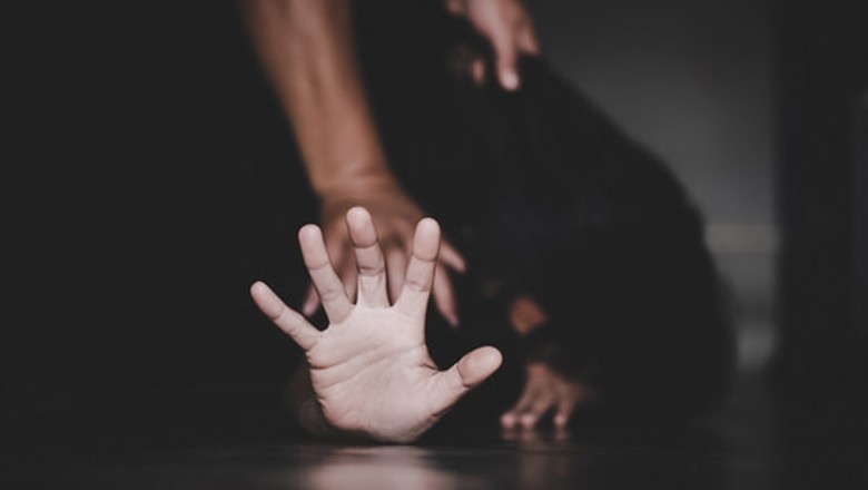 Six policemen arrested for raping girl in police station in Sindh's Jacobabad