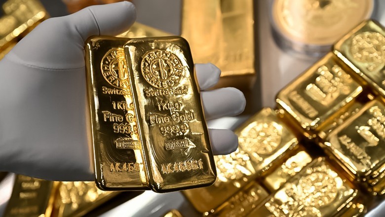 Gold price declined by Rs800 per tola in Pakistan