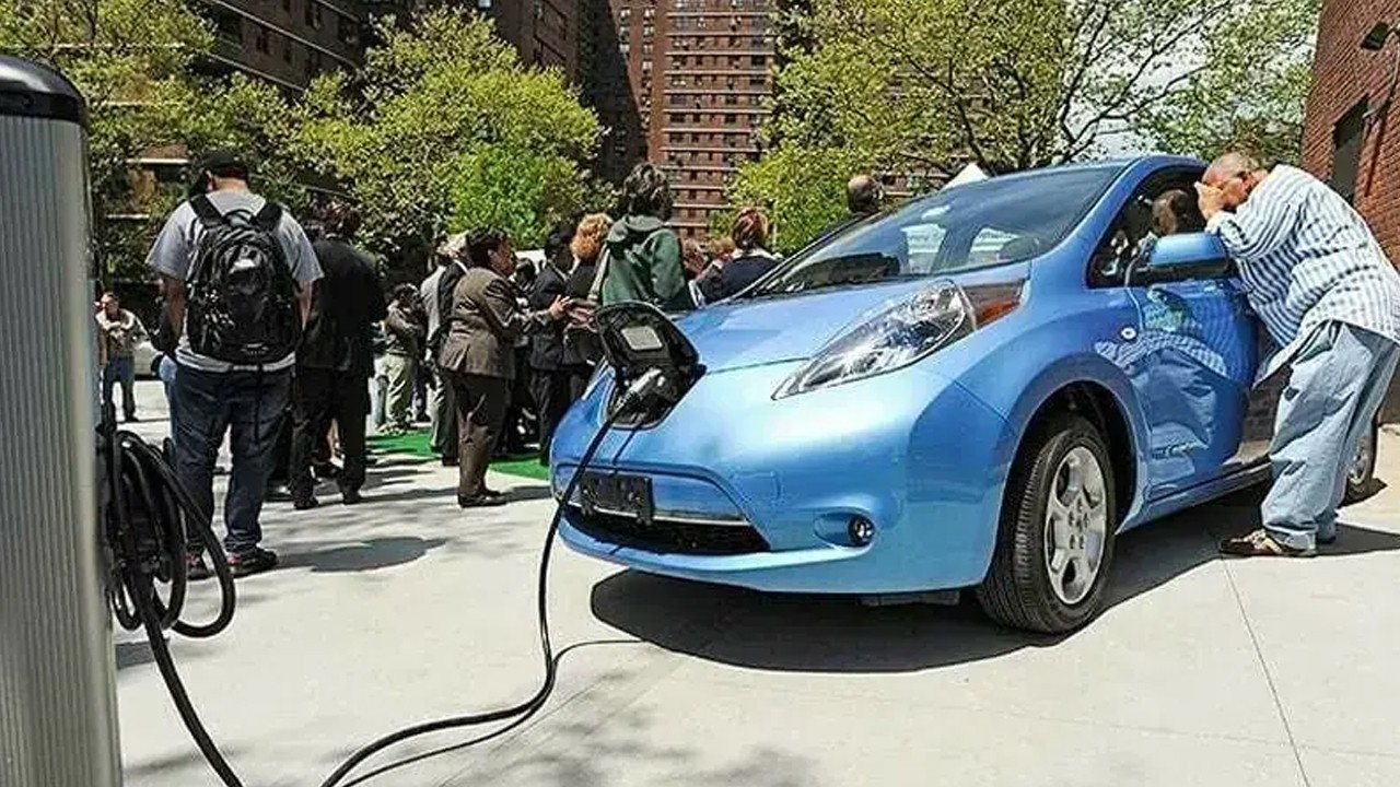 Pakistan launches scheme for electric vehicles